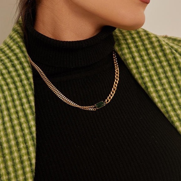 Jewelry - 18k Emerald Zirconia Necklace